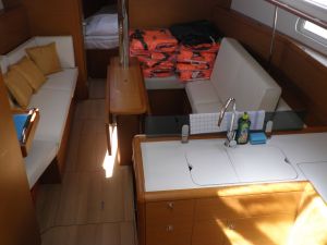 Sun odyssey 379