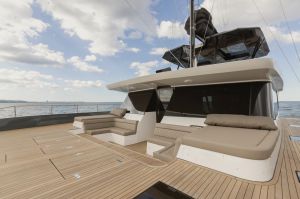 Moon Yacht 60