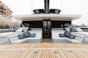 Moon Yacht 60